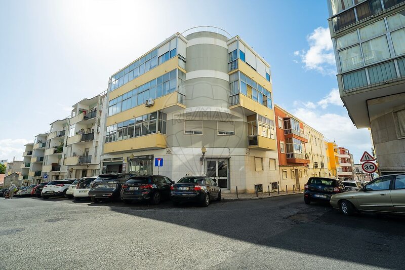 Apartamento T4 à venda em Ajuda, Lisboa RE/MAX Portugal