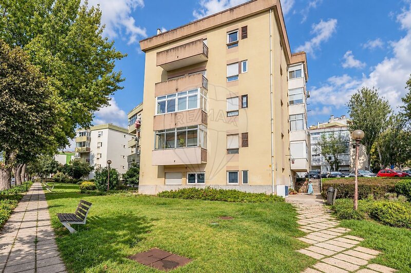 Apartamento T3 à venda em Oeiras e São Julião da Barra, Paço de Arcos e Caxias, Oeiras RE/MAX Portugal