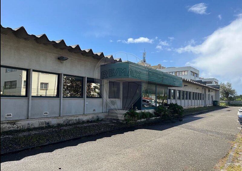 Armazém à venda em Carnaxide e Queijas, Oeiras RE/MAX Portugal