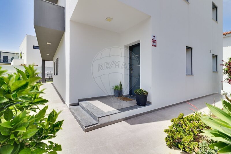 Moradia T4 à venda em Ramada e Caneças, Odivelas RE/MAX Portugal