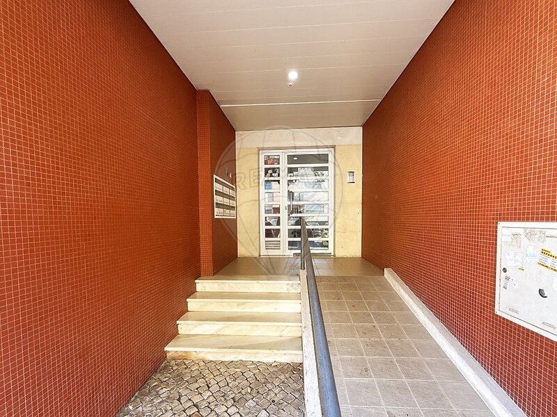 Apartamento T2 à venda em Alfragide, Amadora RE/MAX Portugal