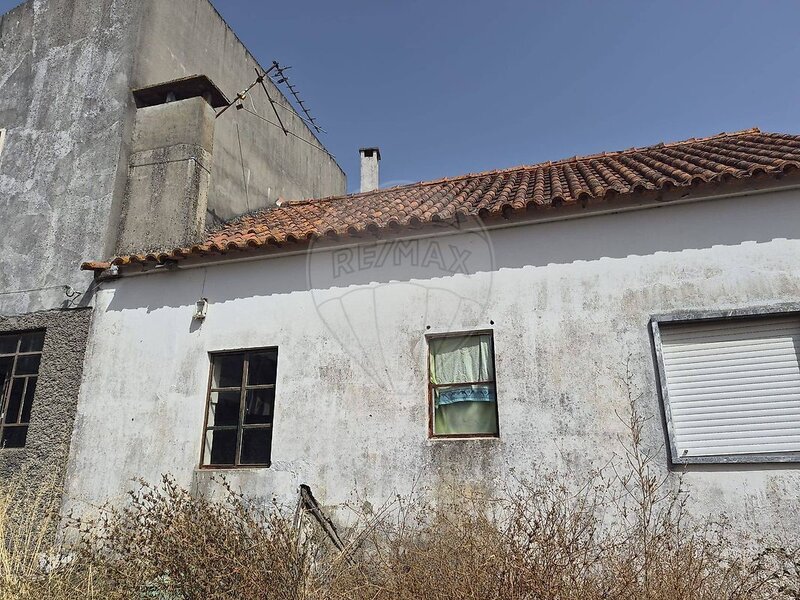 Moradia T3 à venda em Torres Novas (São Pedro), Lapas e Ribeira Branca, Torres Novas RE/MAX Portugal