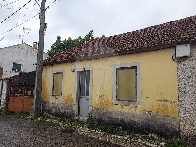 Moradia T2 à venda em Torres Novas (São Pedro), Lapas e Ribeira Branca, Torres Novas RE/MAX Portugal
