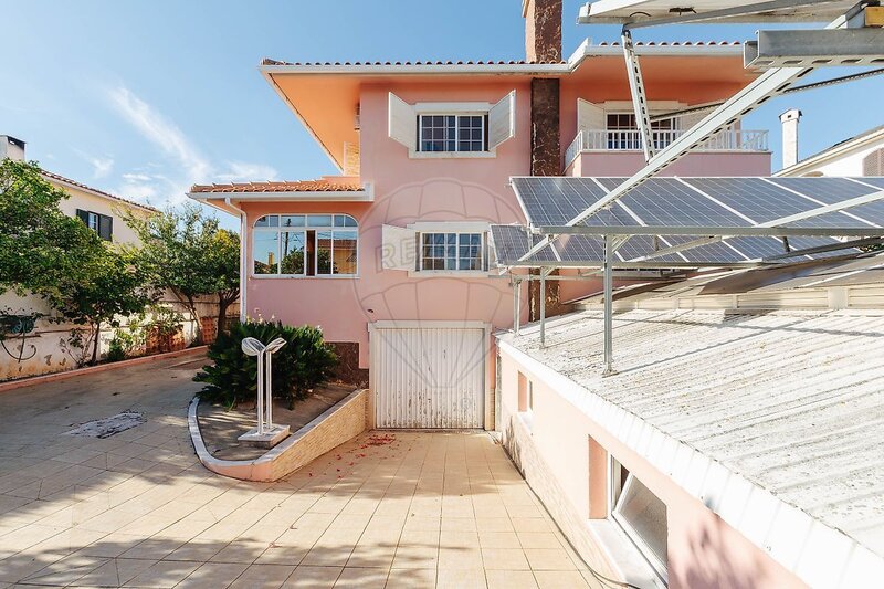 Moradia T5 à venda em Carnaxide e Queijas, Oeiras RE/MAX Portugal