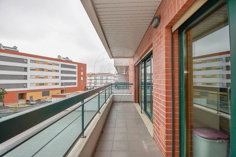 Apartamento T2 para arrendar em Carnaxide e Queijas, Oeiras RE/MAX Portugal