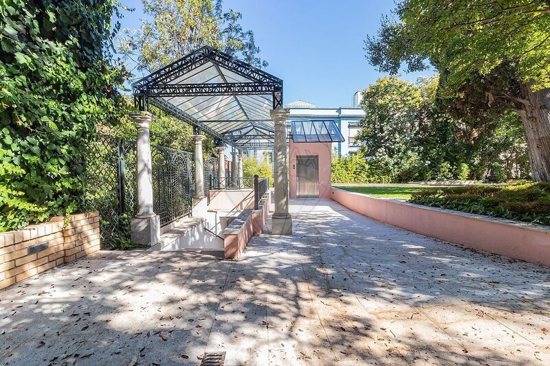 Moradia T4 à venda em Estrela, Lisboa RE/MAX Portugal