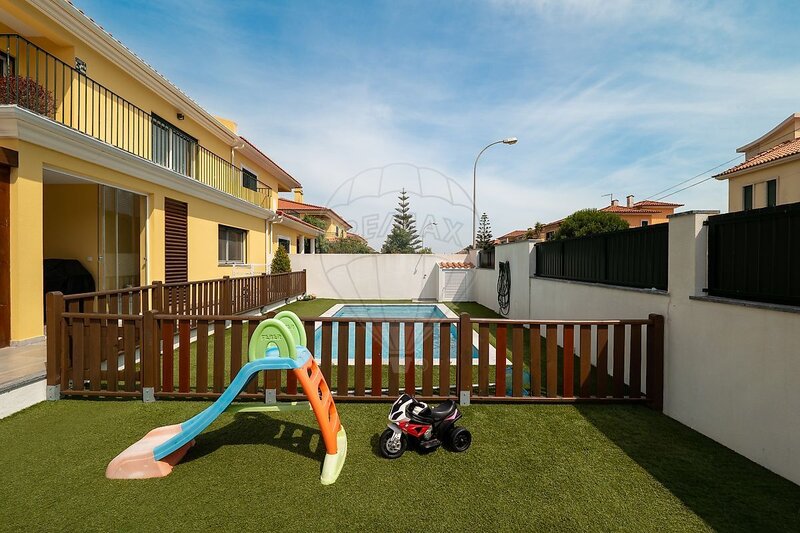 Moradia T5 à venda em Porto Salvo, Oeiras RE/MAX Portugal