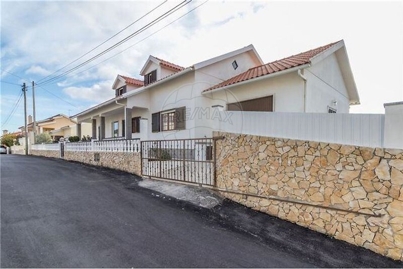 Moradia T4 à venda em Carvoeira, Mafra RE/MAX Portugal