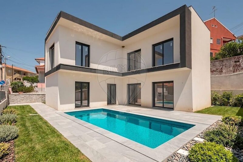 Moradia T4 à venda em Porto Salvo, Oeiras RE/MAX Portugal