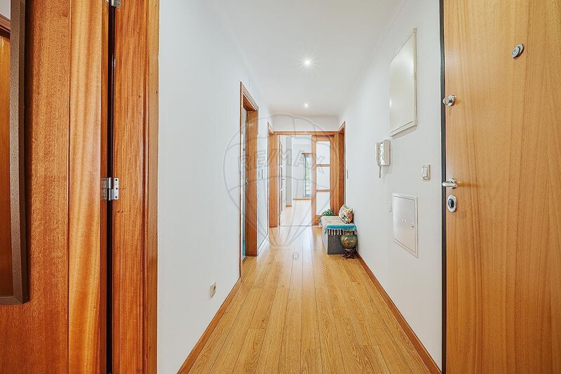 Apartamento T2 à venda em Cacém e São Marcos, Sintra RE/MAX Portugal