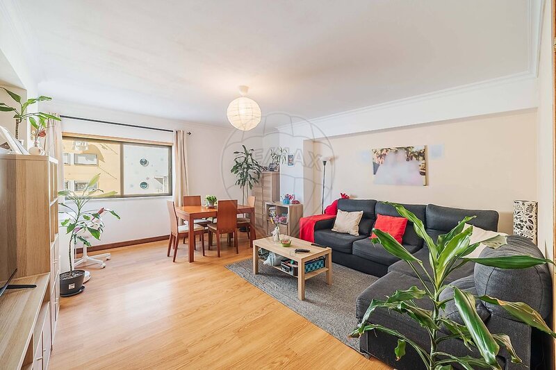 Apartamento T2 à venda em Agualva e Mira-Sintra, Sintra RE/MAX Portugal