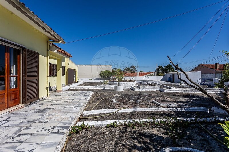 Moradia T3 à venda em Almargem do Bispo, Pêro Pinheiro e Montelavar, Sintra RE/MAX Portugal