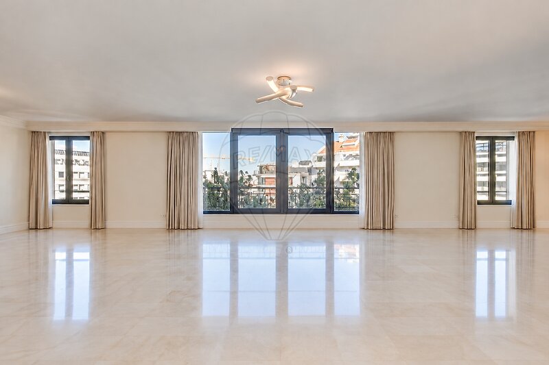 Apartamento T5 à venda em Avenidas Novas, Lisboa RE/MAX Portugal
