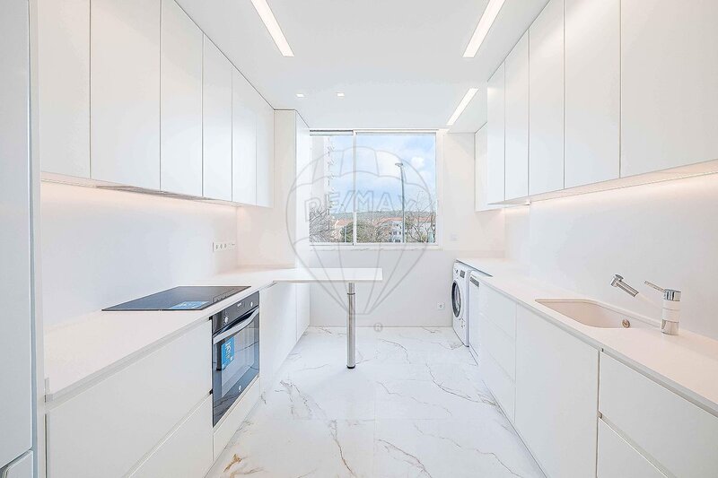 Apartamento T4 à venda em Alfragide, Amadora RE/MAX Portugal