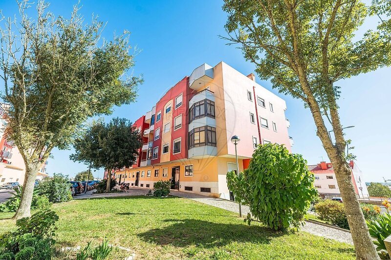 Apartamento T3 à venda em Massamá e Monte Abraão, Sintra RE/MAX Portugal