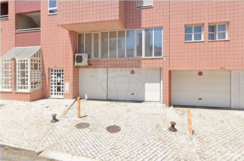 Garagem para arrendar em São Vicente, Lisboa RE/MAX Portugal