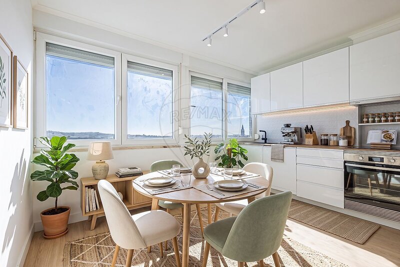 Apartamento T2 à venda em Venteira, Amadora RE/MAX Portugal