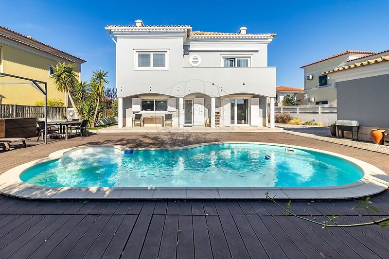 Moradia T5 à venda em Azeitão (São Lourenço e São Simão), Setúbal RE/MAX Portugal
