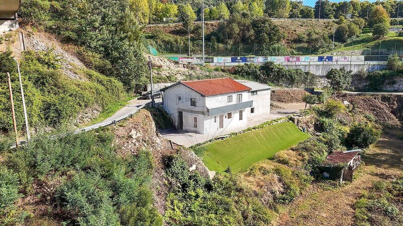 Moradia T5 à venda em Mesão Frio, Guimarães RE/MAX Portugal