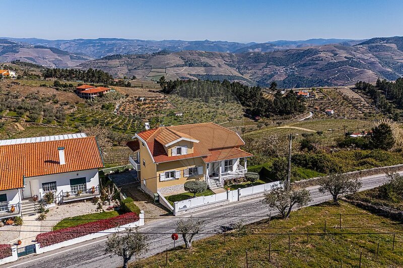 Moradia T5 à venda em Barcos e Santa Leocádia, Tabuaço RE/MAX Portugal