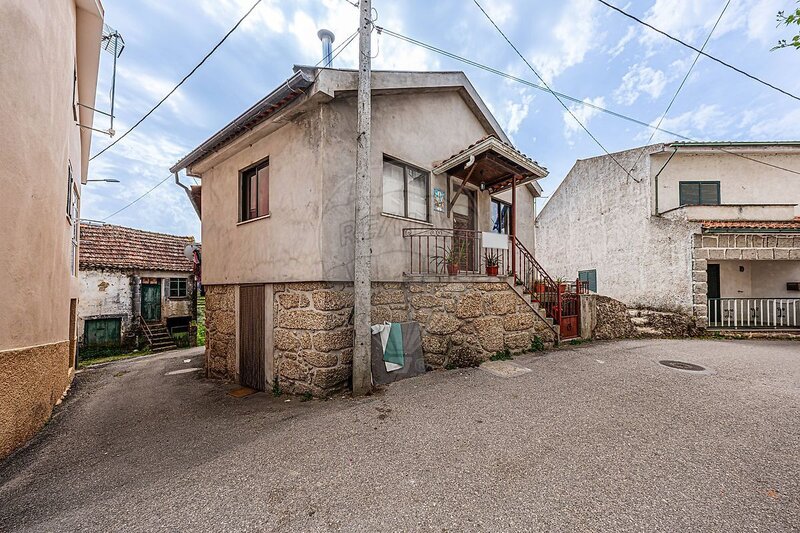 Moradia T3 à venda em Currelos, Papízios e Sobral, Carregal do Sal RE/MAX Portugal