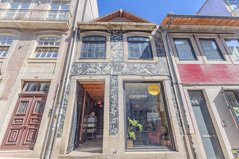 Loja à venda em Cedofeita, Santo Ildefonso, Sé, Miragaia, São Nicolau e Vitória, Porto RE/MAX Portugal