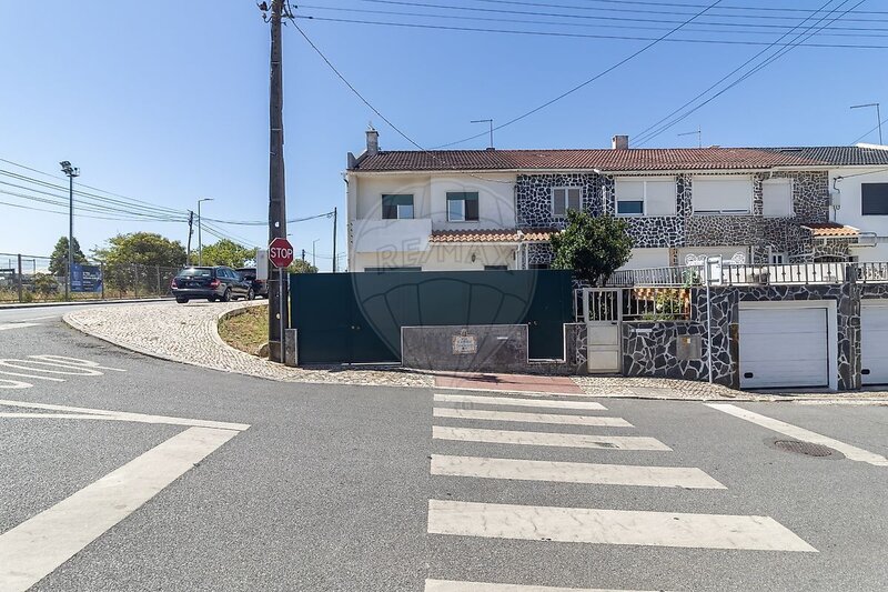 Moradia T3 à venda em Rio de Mouro, Sintra RE/MAX Portugal