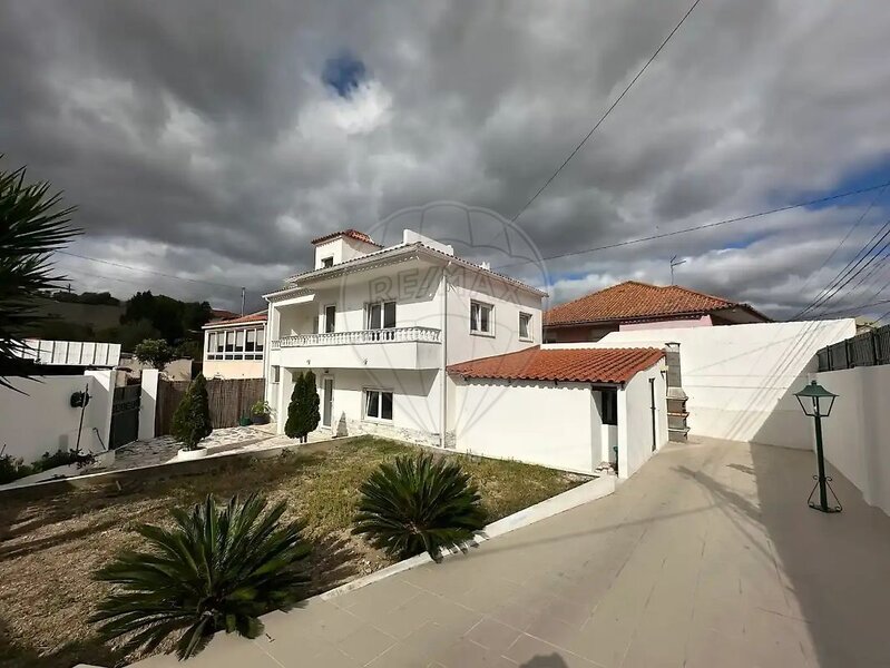 Moradia T4 à venda em Santa Iria de Azoia, São João da Talha e Bobadela, Loures RE/MAX Portugal