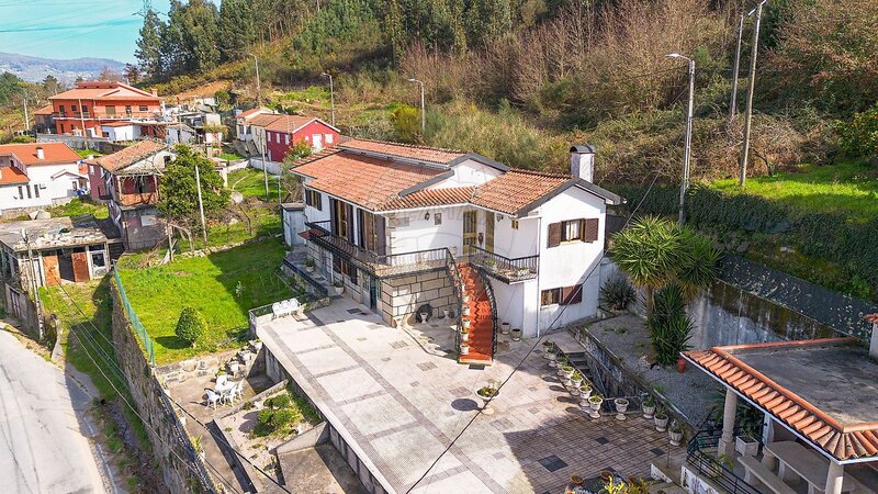 Moradia T4 à venda em São Cristóvão de Nogueira, Cinfães RE/MAX Portugal