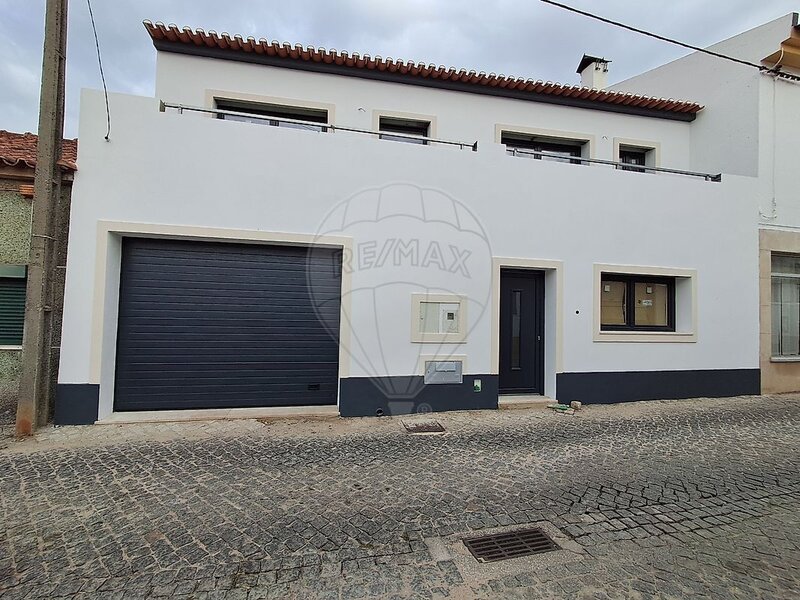 Moradia T5 à venda em Vila Nova da Barquinha, Vila Nova da Barquinha RE/MAX Portugal