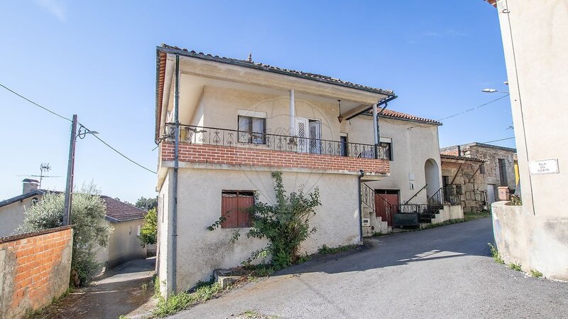 Moradia T3 à venda em São Miguel do Outeiro e Sabugosa, Tondela RE/MAX Portugal