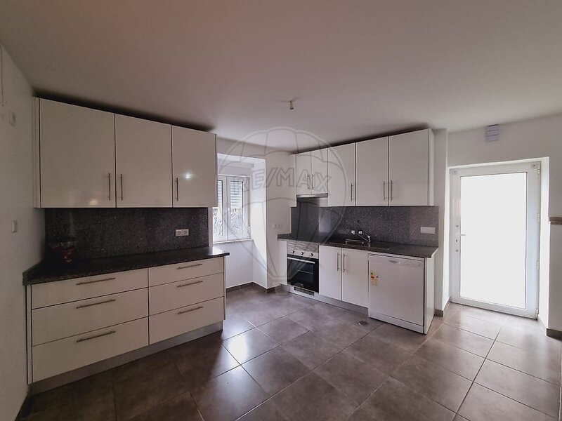 Moradia T2 à venda em Mouraz e Vila Nova da Rainha, Tondela RE/MAX Portugal
