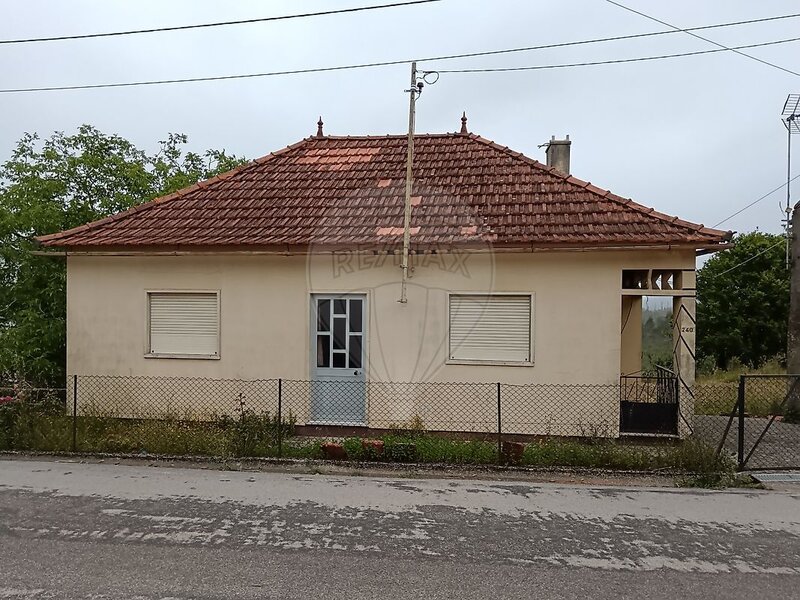 Moradia T2 à venda em Colmeias e Memória, Leiria RE/MAX Portugal