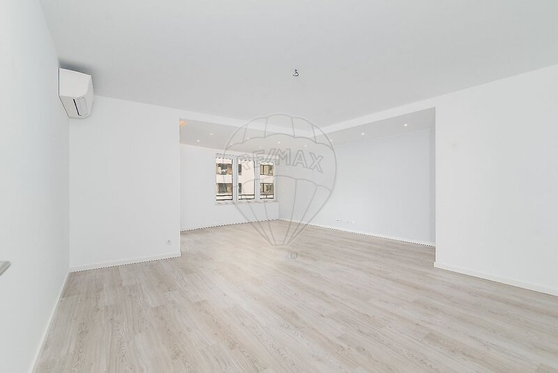 Apartamento T2 para arrendar em Loures, Loures RE/MAX Portugal