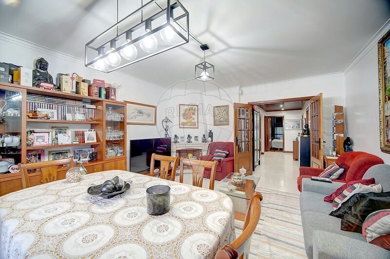 Apartamento T3 à venda em Mina de Água, Amadora RE/MAX Portugal