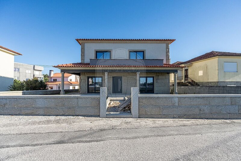 Moradia T4 à venda em Vila Cova da Lixa e Borba de Godim, Felgueiras RE/MAX Portugal