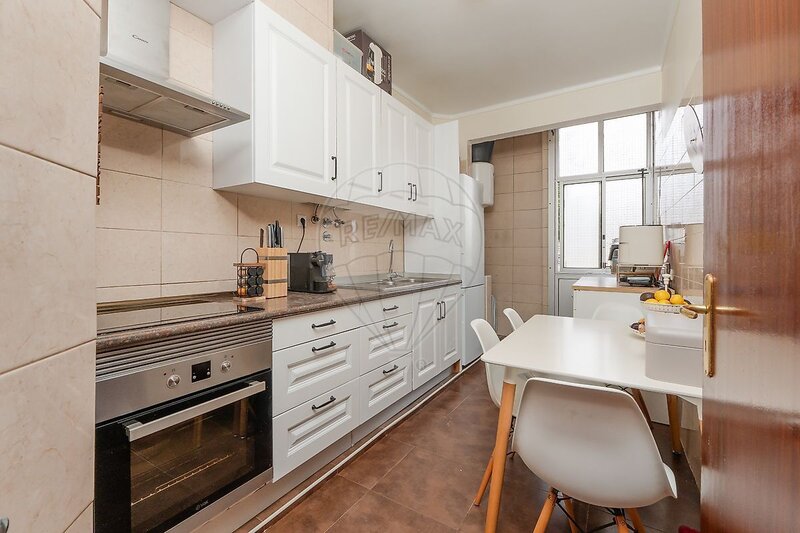Apartamento T2 à venda em Águas Livres, Amadora RE/MAX Portugal
