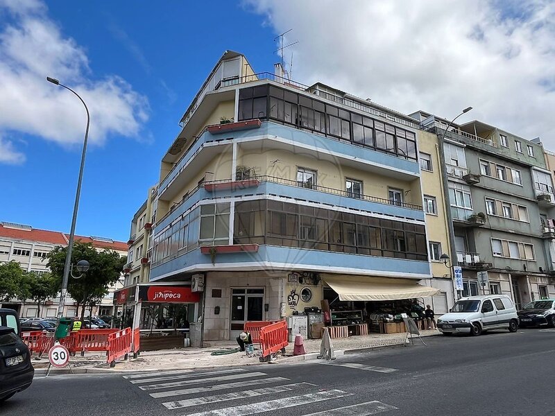 Loja à venda em Venteira, Amadora RE/MAX Portugal