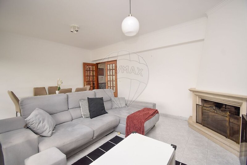 Apartamento T3 à venda em Águas Livres, Amadora RE/MAX Portugal