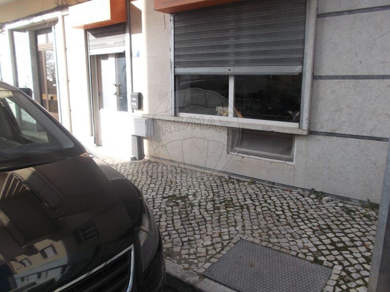 Loja à venda em Mina de Água, Amadora RE/MAX Portugal