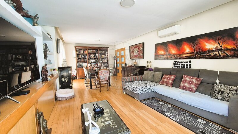 Moradia T4 à venda em Charneca de Caparica e Sobreda, Almada RE/MAX Portugal