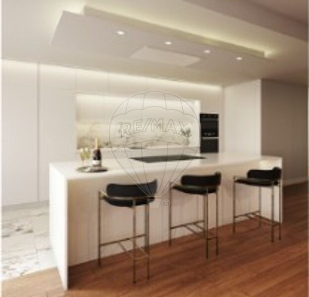Apartamento T5 à venda em Almada, Cova da Piedade, Pragal e Cacilhas, Almada RE/MAX Portugal