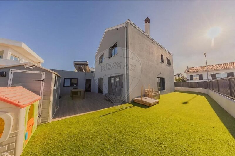 Moradia T4 à venda em São Domingos de Rana, Cascais RE/MAX Portugal