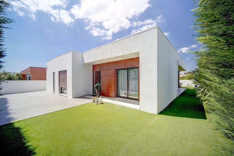 Moradia T4 à venda em Azeitão (São Lourenço e São Simão), Setúbal RE/MAX Portugal