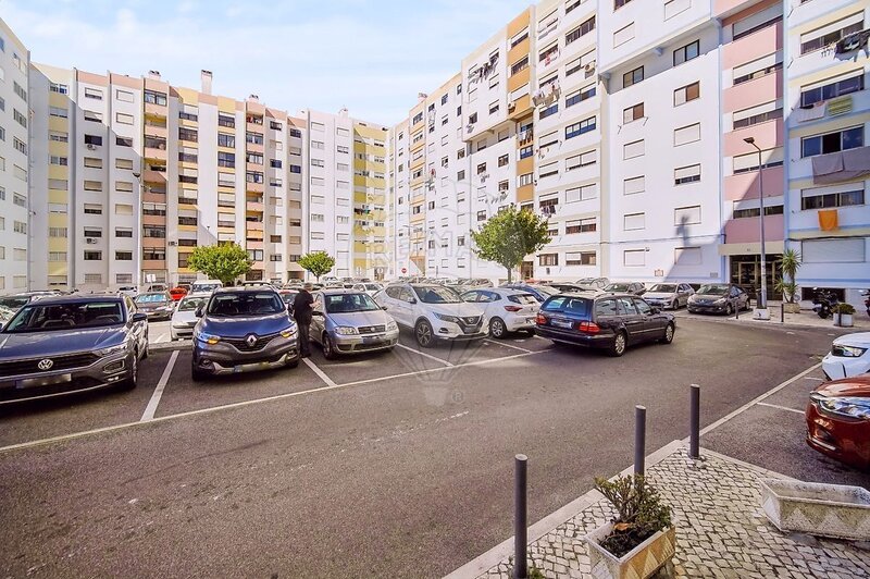 Apartamento T3 à venda em Massamá e Monte Abraão, Sintra RE/MAX Portugal