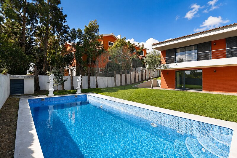 Moradia T5 à venda em Sintra (Santa Maria e São Miguel, São Martinho e São Pedro de Penaferrim), Sintra RE/MAX Portugal