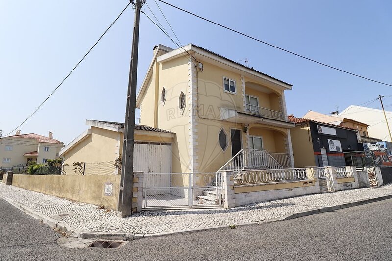 Moradia T3 à venda em São Domingos de Rana, Cascais RE/MAX Portugal