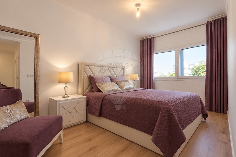 Apartamento T3 à venda em Mina de Água, Amadora RE/MAX Portugal