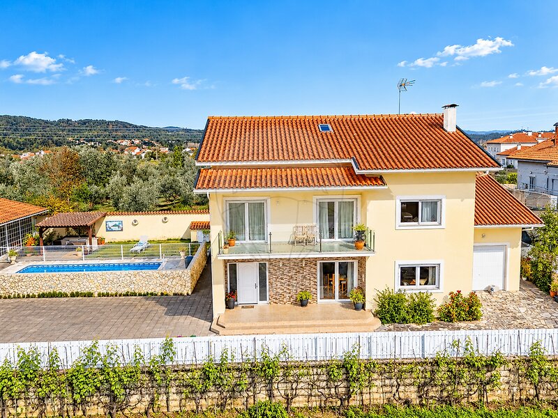 Moradia T4 à venda em Lousã e Vilarinho, Lousã RE/MAX Portugal