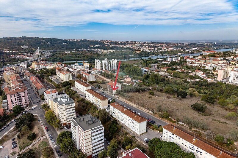 Apartamento T3 à venda em Santo António dos Olivais, Coimbra RE/MAX Portugal